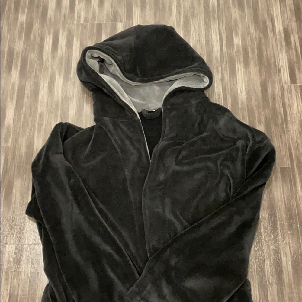 5 ⭐️ Men’s Black Hooded Robe